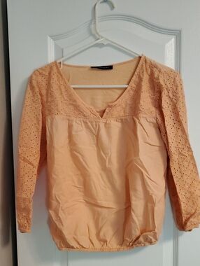 Peach Eyelet V-Neck Long-Sleeve Women's Top